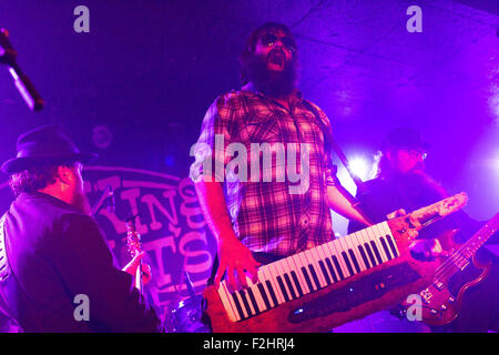 Glasgow, Schottland. 18. September 2015. Die Bärte, australischen Comedy-Folk-Rock-Band spielte bei Gig ja König Tuts Glasgow. Sie spielen Musik basierend auf die Tugenden, die einen Bart. Bildnachweis: Pauline Keightley/Alamy Live-Nachrichten Stockfoto