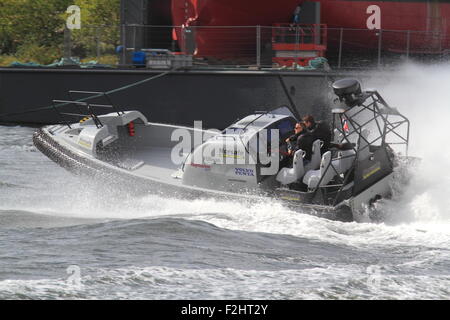 Norsafe Magnum Projekt Fast Rescue Boat während DSEI im Excel London im September 2015 demonstriert. Stockfoto