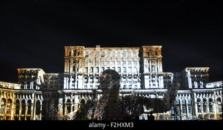 Bukarest, Rumänien. 19. September 2015. Video Karte überlagert Ion ist das rumänische Parlament in Bukarest iMAPP Bau der weltweit größten video-Mapping verwendest, zweitgrößte Gebäude der Welt. Bildnachweis: Douglas MacKenzie/Alamy Live-Nachrichten Stockfoto