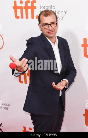 Toronto, Ontario, Kanada. 19. Sep, 2015. Regisseur PACO CABEZAS besucht die "Mr. Right"-Premiere während der 2015 Toronto International Film Festival in der Roy Thomson Hall am 19. September 2015 in Toronto, Kanada Kredit statt: Igor Vidyashev/ZUMA Draht/Alamy Live News Stockfoto