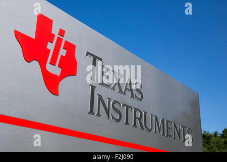 Ein Logo Zeichen außerhalb der Hauptsitz von Texas Instruments in Dallas, Texas am 12. September 2015. Stockfoto