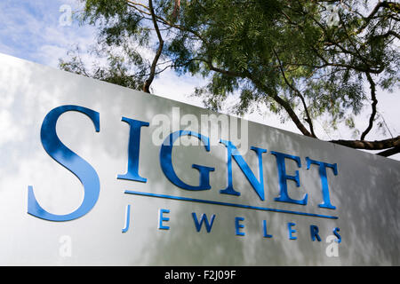 Ein Logo Zeichen außerhalb einer Einrichtung von Signet Jewelers Limited in Irving, Texas am 13. September 2015 besetzt. Stockfoto
