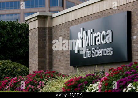 Ein Logo Zeichen außerhalb der Hauptsitz von Miraca Life Sciences in Irving, Texas am 13. September 2015. Stockfoto