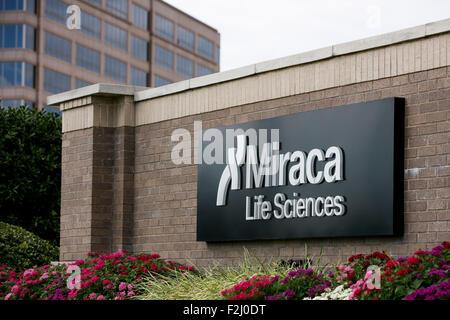 Ein Logo Zeichen außerhalb der Hauptsitz von Miraca Life Sciences in Irving, Texas am 13. September 2015. Stockfoto