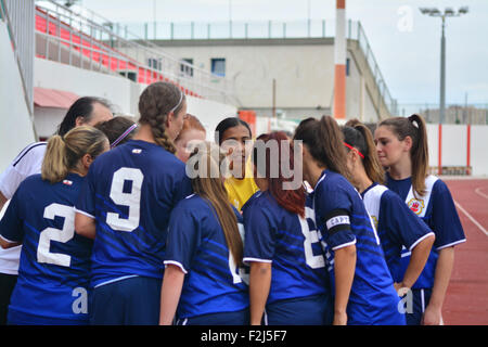 Gibraltar. 20. September 2015. Am Samstag, 19. September 2015 im Rahmen des UEFA-Grassroots Tages organisiert durch die Gibraltar-FA konfrontiert die Frauen Nationalmannschaft eine Auswahl aus der Special Olympics. Die Frauen unter der Leitung von einem neuen Abteilungsleiter und Trainer kamen 2-1 Gewinner. Bildnachweis: Stephen Ignacio/Alamy Live-Nachrichten Stockfoto