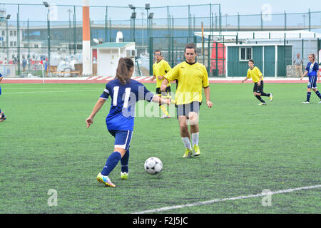 Gibraltar. 20. September 2015. Am Samstag, 19. September 2015 im Rahmen des UEFA-Grassroots Tages organisiert durch die Gibraltar-FA konfrontiert die Frauen Nationalmannschaft eine Auswahl aus der Special Olympics. Die Frauen unter der Leitung von einem neuen Abteilungsleiter und Trainer kamen 2-1 Gewinner. Bildnachweis: Stephen Ignacio/Alamy Live-Nachrichten Stockfoto