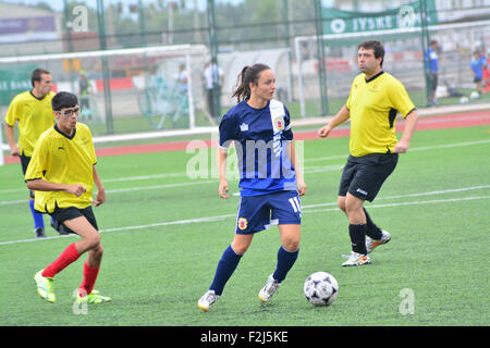 Gibraltar. 20. September 2015. Am Samstag, 19. September 2015 im Rahmen des UEFA-Grassroots Tages organisiert durch die Gibraltar-FA konfrontiert die Frauen Nationalmannschaft eine Auswahl aus der Special Olympics. Die Frauen unter der Leitung von einem neuen Abteilungsleiter und Trainer kamen 2-1 Gewinner. Bildnachweis: Stephen Ignacio/Alamy Live-Nachrichten Stockfoto