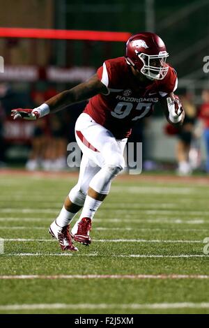 Fayetteville, AR. 19. Sep, 2015. Arkansas defensive End Tevin Beanum #97 kommt das Feld. Die Texas Tech Red Raiders besiegten die Arkansas Razorbacks 35-24 in Fayetteville, AR. Richey Miller/CSM/Alamy Live News Stockfoto