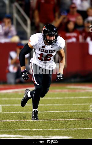 Fayetteville, AR. 19. Sep, 2015. Texas Tech Wide Receiver Ian Sadler #12 kommt von der Linie. Die Texas Tech Red Raiders besiegten die Arkansas Razorbacks 35-24 in Fayetteville, AR. Richey Miller/CSM/Alamy Live News Stockfoto