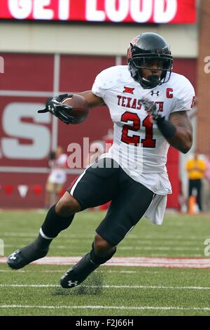 Fayetteville, AR. 19. Sep, 2015. Tech-Runningback DeAndre Washington #21 kommt um die Ecke. Die Texas Tech Red Raiders besiegten die Arkansas Razorbacks 35-24 in Fayetteville, AR. Richey Miller/CSM/Alamy Live News Stockfoto