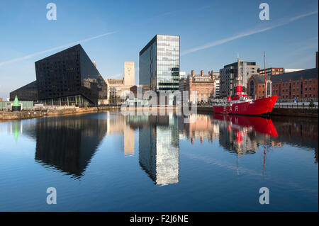 Mann-Insel, Mersey Bar Feuerschiff & Waterfront Gebäude, Canning Dock, Liverpool, Merseyside. UK Stockfoto