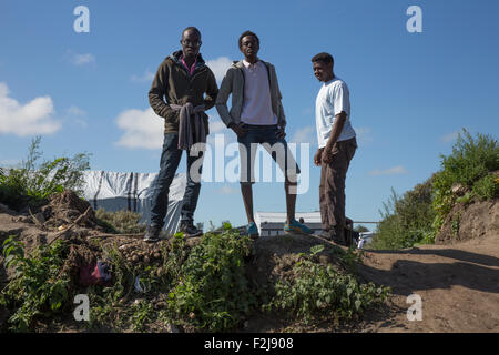 Calais, Frankreich. 19. September 2015. Junge Flüchtlinge aus dem Sudan im Dschungel-Camp in Calais, Frankreich Credit: auf Anblick Photographic/Alamy Live News Stockfoto