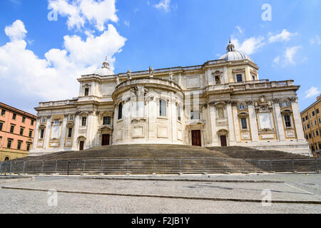 Blick auf die Basilica di Santa Maria Maggiore von Piazza Esquilino, Rom, Italien Stockfoto