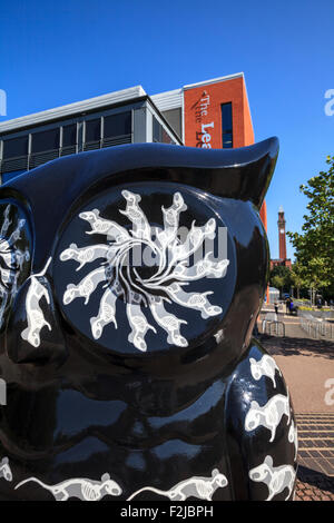 Die Eule "Bone Ranger" vor der School of Computer Science auf dem Campus der Birmingham University, Teil des Big Hoot Birmingham 2015 Stockfoto