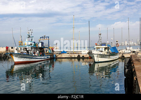 Angelboote/Fischerboote in der antiken Hafenstadt Jaffa, Israel Stockfoto