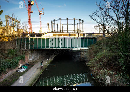 Eurostar Zug Kreuzung Brücke über Regent es Canal in der Nähe von Kings Cross St Pancras International Railway station Stockfoto