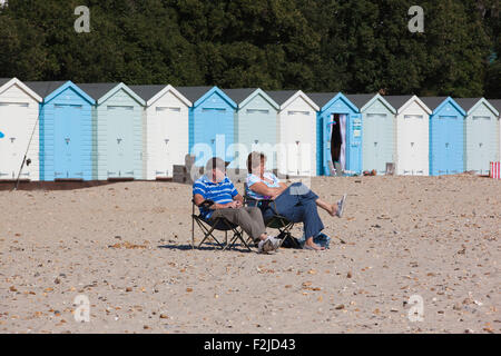 Avon Strand, Dorset, UK. 20. September 2015. UK-Wetter: Menschen genießen die Überraschung warmem Wetter Avon Strand entlang, an der englischen Südküste im späten September. Bildnachweis: Jeff Gilbert/Alamy Live-Nachrichten Stockfoto