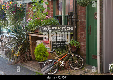 Der Ehemann Kinderkrippe, The Dolphin Pub in Dartmouth, Devon, England Stockfoto