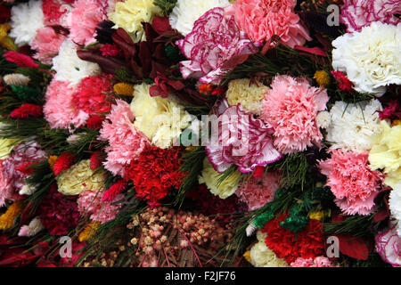 Haufen Blumen zum Verkauf in Kodaikanal Stockfoto