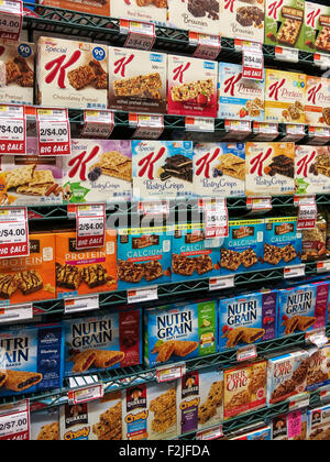 Protein und Kalzium Bar Gang, Fairway Super Market, New York City, USA Stockfoto