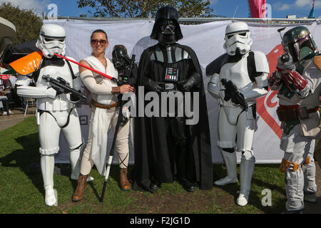 Old Steine, Brighton, East Sussex, Großbritannien. Familie & Freunde gekleidet als Charaktere aus den Star Wars-Filmen bei Cosplay bei den Costume Games 2015, Br. 20.. September 2015 Stockfoto