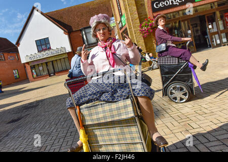 South Woodham Ferrers, UK. 20. September 2015. Die weltweit erste und nur einkaufen Display Danceteam, Oma Turismo, führen in South Woodham Ferrers Stadtzentrum entfernt. Bildnachweis: Gordon Scammell/Alamy Live-Nachrichten Stockfoto