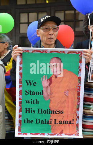 Dalai Lama und Mitglieder der Shugden Gemeinschaft Protest Dalai Lama besuchen London 2015 Stockfoto