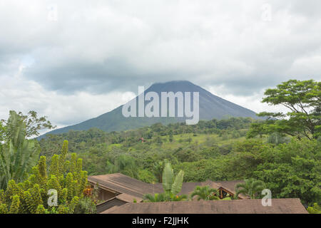 Blick auf den Vulkan Arenal aus Beobachtungspunkt, Costa Rica Stockfoto