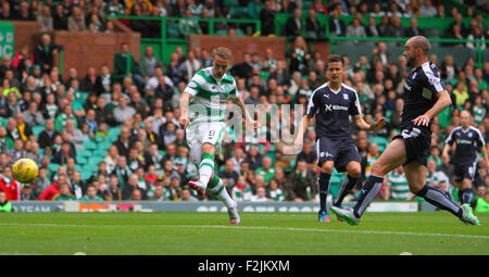 Glasgow, Schottland. 20. Sep, 2015. Scottish Premier League. Celtic gegen Dundee. Leigh Griffiths macht es 2: 0, Celtic Credit: Action Plus Sport/Alamy Live News Stockfoto