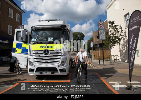 Orpington, UK, 20. September 2015, Zyklus Task Force Road Safety Team besuchen Orpington in Kent, Radfahrer von LKW Blindspot Kredit aufmerksam zu machen: Keith Larby/Alamy Live News Stockfoto