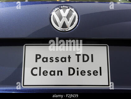 Detroit, Michigan, USA. 15. Januar 2013. Datei - ILLUSTRATION - ein Datei-Bild am 20. September 2015 zur Verfügung gestellt zeigt einen VW Passat TDI Clean Diesel während der North American International Autoshow (NAIAS) in Detroit, Michigan, USA, 15. Januar 2013. Volkswagen ist mit Blick auf mögliche Geldstrafen in den Vereinigten Staaten für eine angebliche Verletzung des Clean Air Act. Foto: Uli Deck/Dpa/Alamy Live News Stockfoto