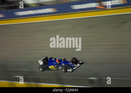 Singapur. 20. September 2015. Felipe Nasr der Sauber F1 Team sich in das Loch direkt am Singapore Street Circuit Formel 1 Grand Prix Credit: Chung Jin Mac/Alamy Live News Stockfoto