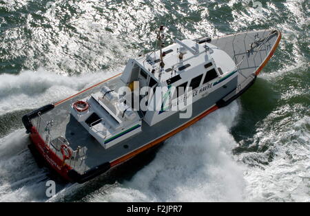 AJAXNETPHOTO. 10. APRIL 2006.LE HAVRE, FRANKREICH. -WORKBOAT - HAFEN LOTSENBOOT. FOTO: JONATHAN EASTLAND/AJAX REF: D61004 1099 Stockfoto