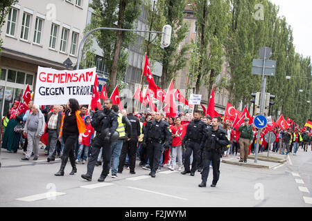 München, Deutschland. 20. Sep, 2015. Türkische Nationalisten Rallye gegen Kurden und für Erdogans Politik gegen die PKK. © Michael Trammer/Pacific Press/Alamy Live-Nachrichten Stockfoto