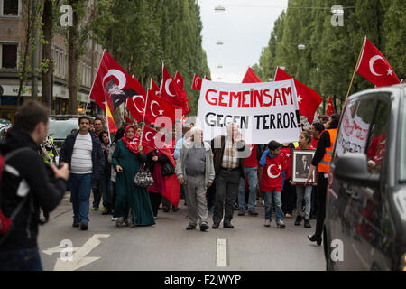 München, Deutschland. 20. Sep, 2015. Türkische Nationalisten Rallye gegen Kurden und für Erdogans Politik gegen die PKK. © Michael Trammer/Pacific Press/Alamy Live-Nachrichten Stockfoto