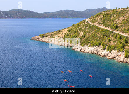 Kajakfahren im kroatischen Meer. Slano Stockfoto