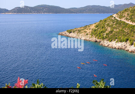 Kajakfahren im kroatischen Meer. Slano Stockfoto