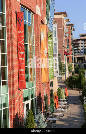 Hohen Baumwolle Restaurant Art Kreuzung River Place am Fluss Reedy in der Innenstadt von Greenville, South Carolina. Stockfoto