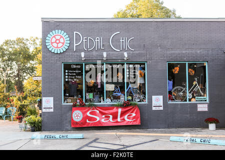 Pedal Chic Fahrradgeschäft in West End Historic District auf der Main Street in der Innenstadt von Greenville, South Carolina. Stockfoto