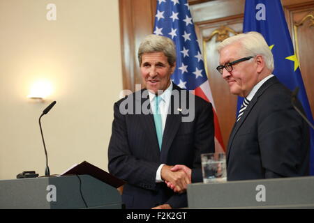 Berlin, Deutschland. 20. Sep, 2015. US-Außenminister John Kerry auf der Pressekonferenz in Berlin. US-Außenminister John Kerry ist in der Pension "Villa Borsig" Auswärtige Amt am Tegeler See. Der Außenminister wird die Situation in Syrien und über den Umgang mit der Flüchtlingskrise diskutieren. Bildnachweis: Simone Kuhlmey/Pacific Press/Alamy Live-Nachrichten Stockfoto