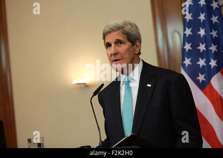 Berlin, Deutschland. 20. Sep, 2015. US-Außenminister John Kerry auf der Pressekonferenz in Berlin. US-Außenminister John Kerry ist in der Pension "Villa Borsig" Auswärtige Amt am Tegeler See. Der Außenminister wird die Situation in Syrien und über den Umgang mit der Flüchtlingskrise diskutieren. Bildnachweis: Simone Kuhlmey/Pacific Press/Alamy Live-Nachrichten Stockfoto