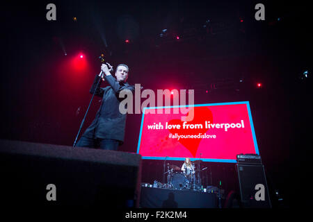 19.09.15 mit Liebe aus Liverpool Konzert Peter Hooton ist der Sänger der Gruppe mit Sitz in Liverpool die Farm. Stockfoto