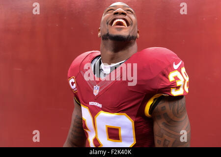 Landover, MD, USA. 20. September 2015. Washington Redskins kostenlosen Sicherheits Dashon Goldson (38) Köpfe auf das Feld vor dem Matchup zwischen den St. Louis Rams und den Washington Redskins bei FedEx Field in Landover, Maryland. Bildnachweis: Cal Sport Media/Alamy Live-Nachrichten Stockfoto