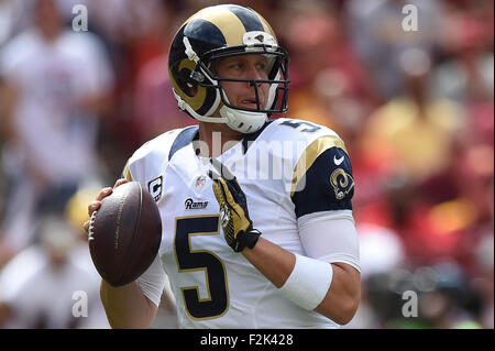 Landover, MD, USA. 20. September 2015. St. Louis Rams Quarterback Nick Foles (5) rollt, während das Matchup zwischen den St. Louis Rams und den Washington Redskins in FedEx Field in Landover, Maryland zu übergeben Bildnachweis: Cal Sport Media/Alamy Live-Nachrichten Stockfoto