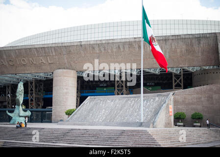 Das Auditorio Nacional ist ein weltbekannter Veranstaltungsort für Konzerte, Tanz und Musik und liegt am Paseo De La Reforma in Mexiko-Stadt. Stockfoto