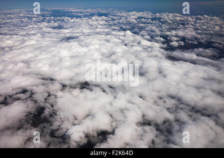Wolken von oben Mexiko // Mexiko von oben, von einem Flugzeug aus gesehen. Stockfoto