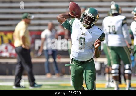 College Park, Maryland, USA. 19. Sep, 2015. South Florida Bulls quarterback QUINTON Blumen (9) gezeigt vor einem Spiel an Kapital ein Feld im Byrd Stadium in College Park, MD. Maryland schlagen Südflorida 35-17 © Ken Inness/ZUMA Draht/Alamy Live News Stockfoto