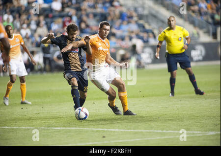 Chester, Pennsylvania, USA. 20. Sep, 2015. Philadelphia Union-Spieler, TRANQUILLO BARNETTA, (85) im Kampf gegen Houston Dynamo-Spieler, WILLBRUIN, (12), während ihres Spiels gespielt im PPL Park in Chester Pa Credit: Ricky Fitchett/ZUMA Draht/Alamy Live News Stockfoto