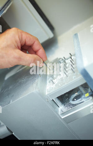 Zahntechniker arbeiten mit CAD-CAM Stockfoto