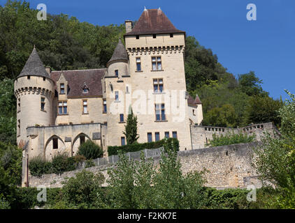 Die "la Malartrie" Burg, im Herzen des Perigord, mit Blick auf "la Roque-Gageac", eines der schönsten Dörfer Frankreichs. Stockfoto